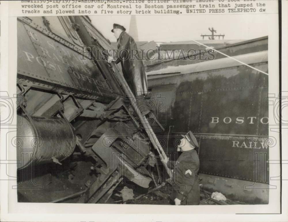 1957 Press Photo Montreal to Boston passenger train derails in Bedford, MA- Historic Images