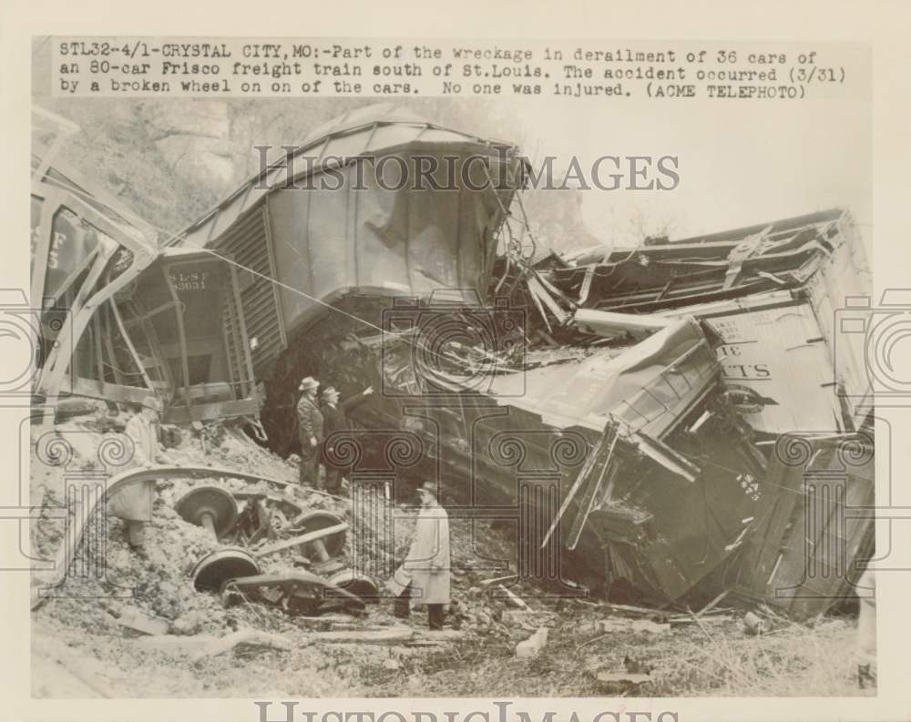 1949 Press Photo Broken wheel causes Frisco freight train derailment, Missouri- Historic Images