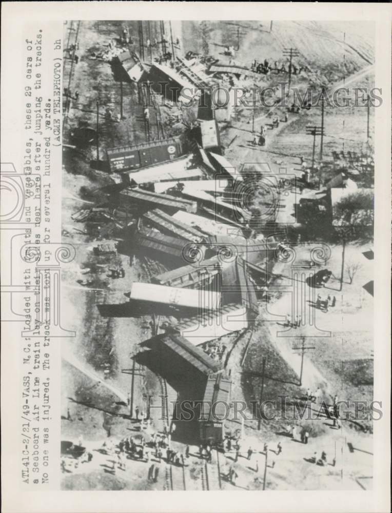 1949 Press Photo Aerial view of a Seaboard Air Line train wreck at Vass, NC- Historic Images