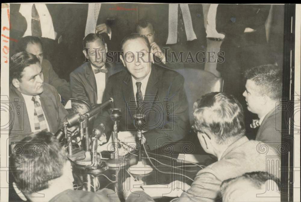 1957 Press Photo Governor Orval E. Faubus at press conference, Little Rock, AR- Historic Images