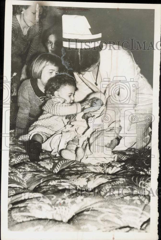1937 Press Photo Nurse Hilda Gherusim helps flood victim in Wheeling, Virginia- Historic Images