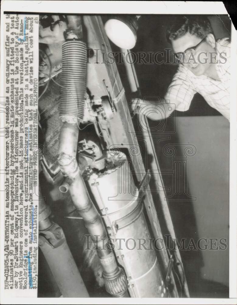 1959 Press Photo Dr. Stuart Ridgway invents automobile afterburner, Michigan- Historic Images