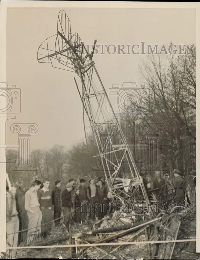 1938 Press Photo Tail Section Sticks Up Amid Wreckage Of Airplane In Illinois- Historic Images