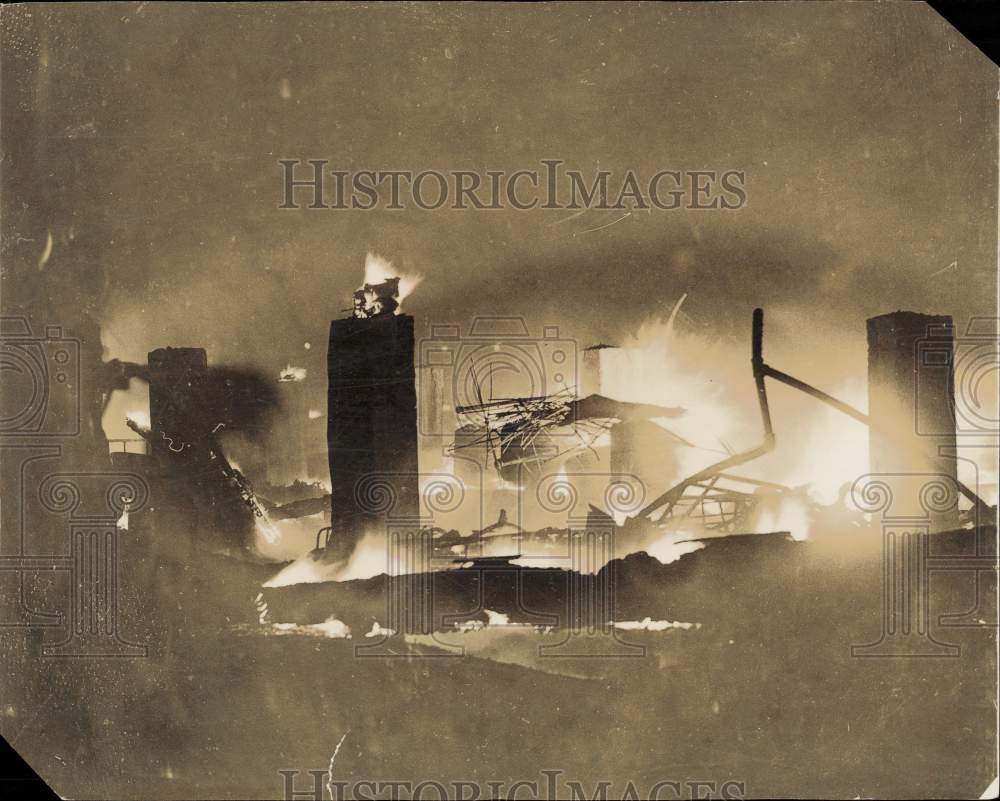 1923 Press Photo Fire destroys Headquarters Barracks &amp; Hospital at Fort Myer, VA- Historic Images