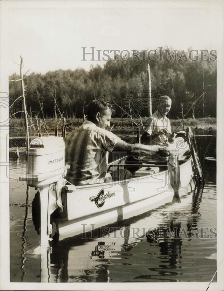 1962 Press Photo Fishermen catch largemouth lunker bass from Fish Lake, WI- Historic Images