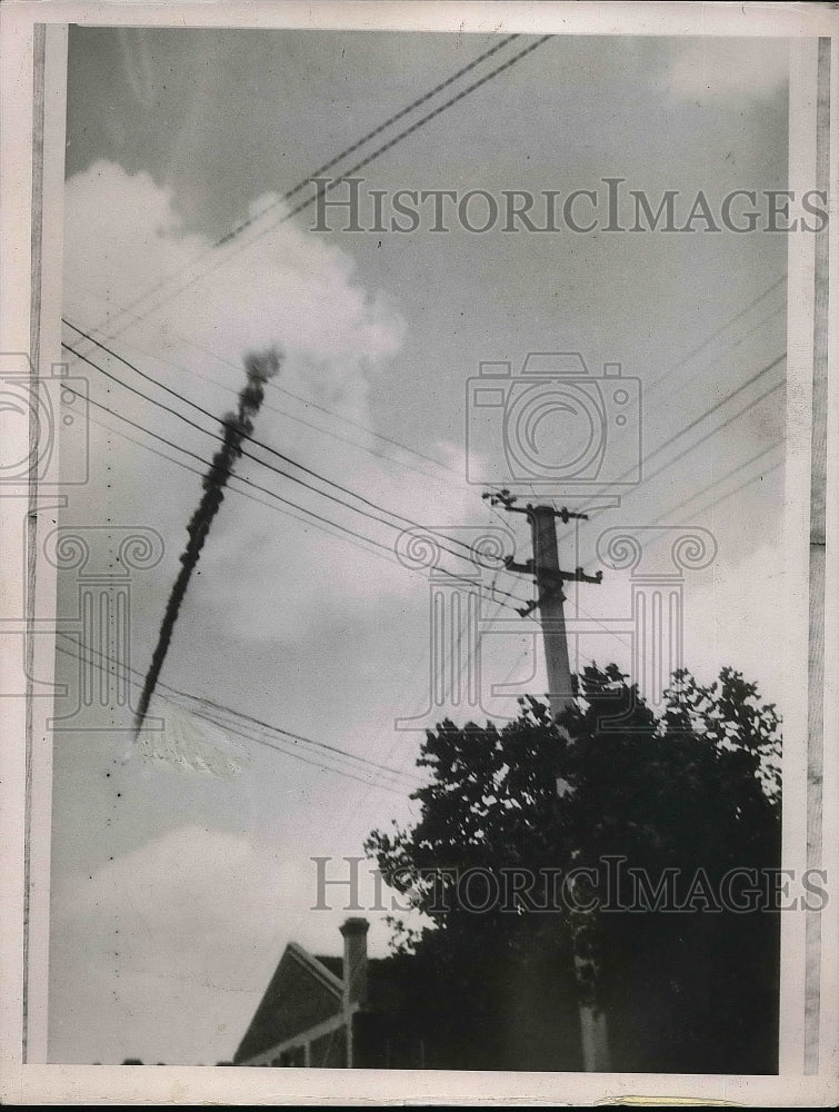 1937 Press Photo A plane smoking as it crashes - nem02855