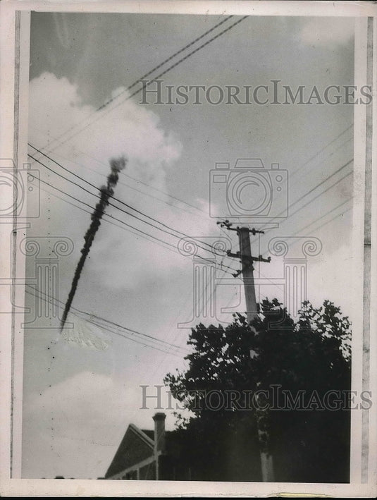 1937 Press Photo A plane smoking as it crashes - nem02855