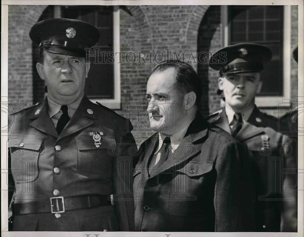 1939 Press Photo Grover Cleveland Begdoll,Corp. A J Amos & Sgt Robert Farrelly