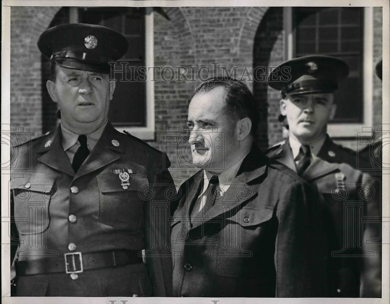 Load image into Gallery viewer, 1939 Press Photo Grover Cleveland Begdoll,Corp. A J Amos &amp; Sgt Robert Farrelly
