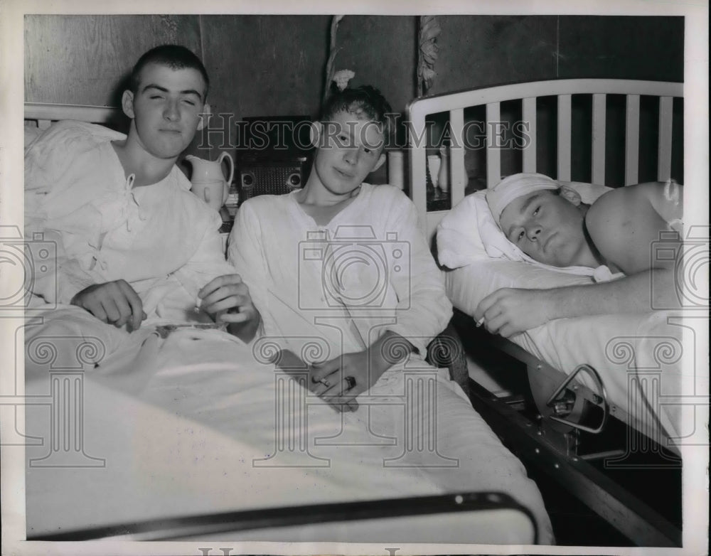 1950 Press Photo Great Lakes Naval hosp. Pvt AL Lee, Pfc L Smithlauser,C Fan