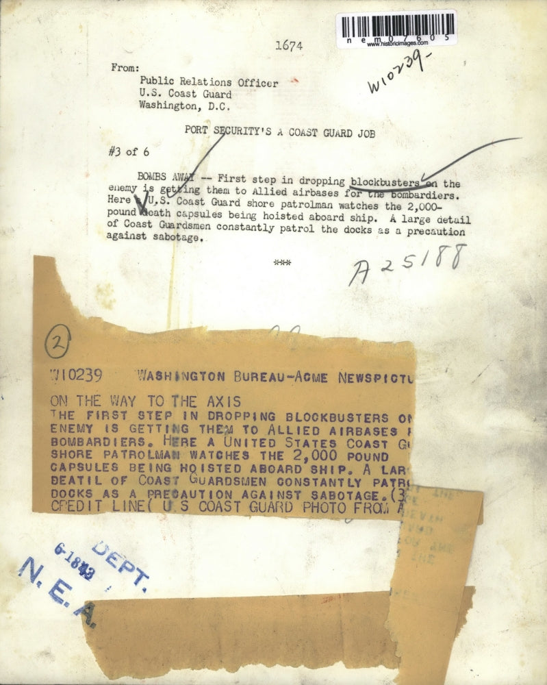 1943 Press Photo US Coast Guardsmen at docks as ships are loaded with munitions