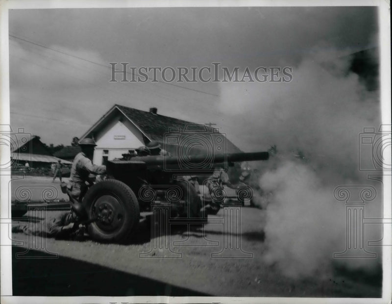 Load image into Gallery viewer, 1941 Press Photo Castor, La. Second Army field artillery on manuevers
