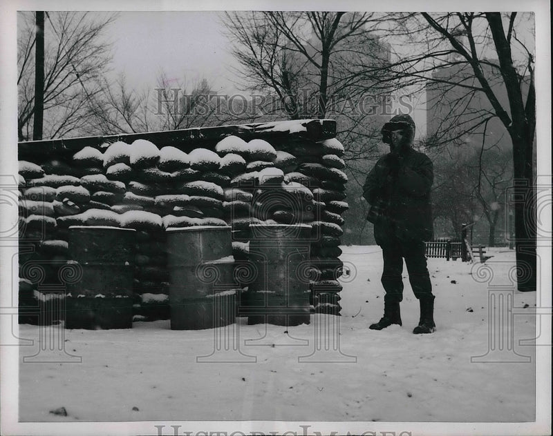 Load image into Gallery viewer, 1953 Press Photo Pvt. Jerome Finn guarding the Chicago lake front in Winter Day
