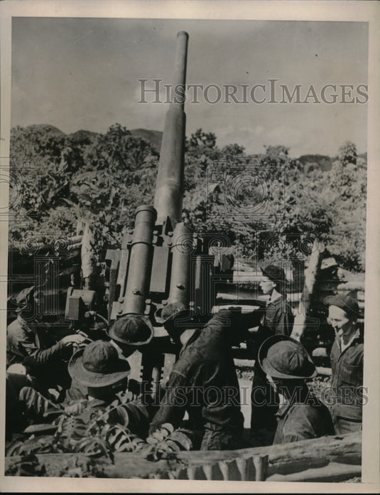 1940 Press Photo an American gun crew is set up in the Panama jungle - nem18565