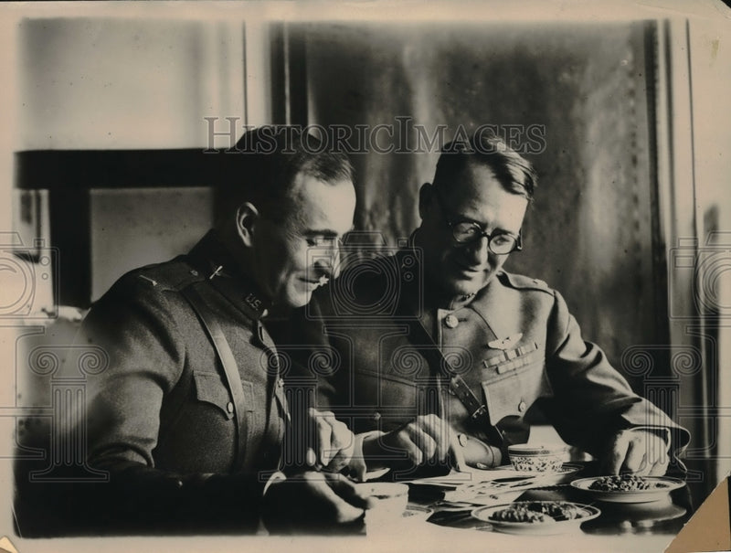 Load image into Gallery viewer, 1924 Press Photo Lt. Russell L. Maughan with Col. W. E. Gilmore, 8th Corps Area
