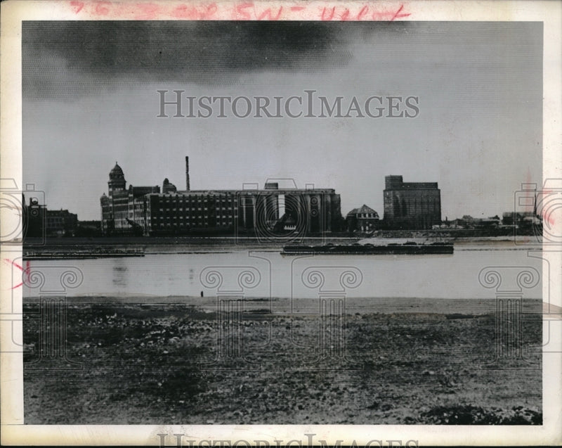 Load image into Gallery viewer, 1945 Press Photo Strategic Dusseldorf under the eyes of US forces in Germany
