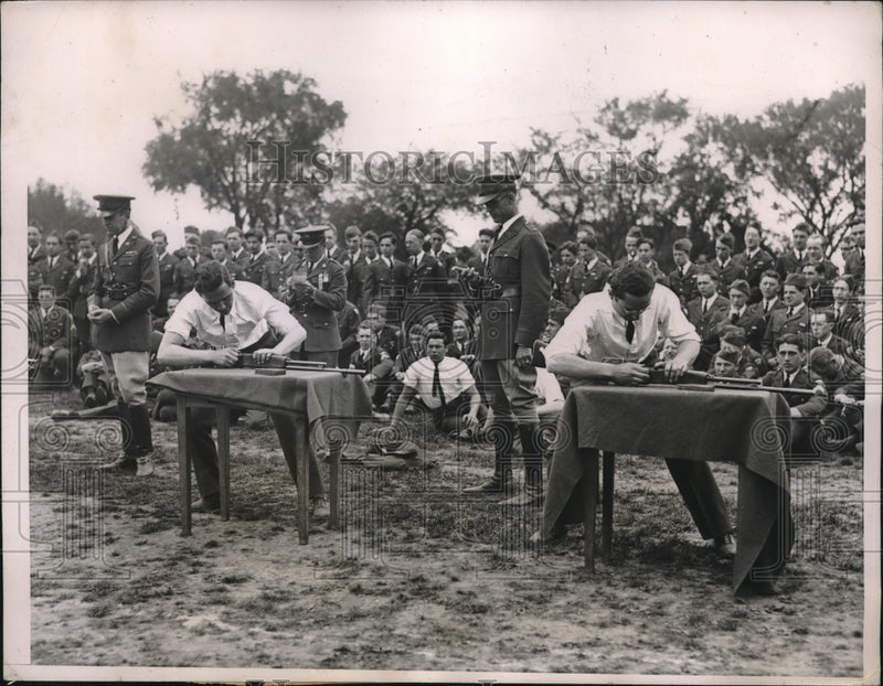 Load image into Gallery viewer, 1935 Press Photo Automatic Rifle stripping &amp; assembling contest for ROTC Student
