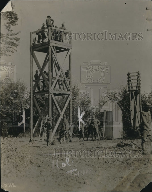1919 Press Photo US officers on observation platform for artillery fire