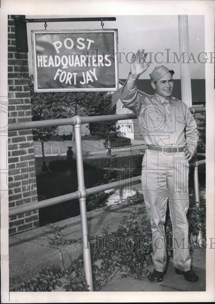 Load image into Gallery viewer, 1947 Press Photo Ft Jay, NY Michael Di Bartolo, Army AWOL soldier discharged

