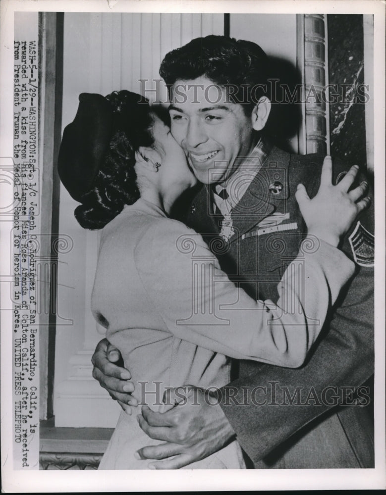 1952 Press Photo Joseph C.Rodriguez received Medial of Heroism by Pres.Truman