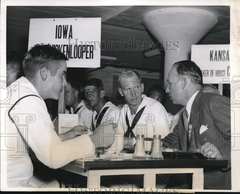 1941 Press Photo Ill Lt Gov BB Hickenlooper & sailors at Great Lakes, Ill