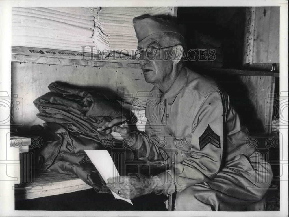 1941 Press Photo Amry's oldest reelisted Sgt J Westervelt, age 73, Detroit, Mich