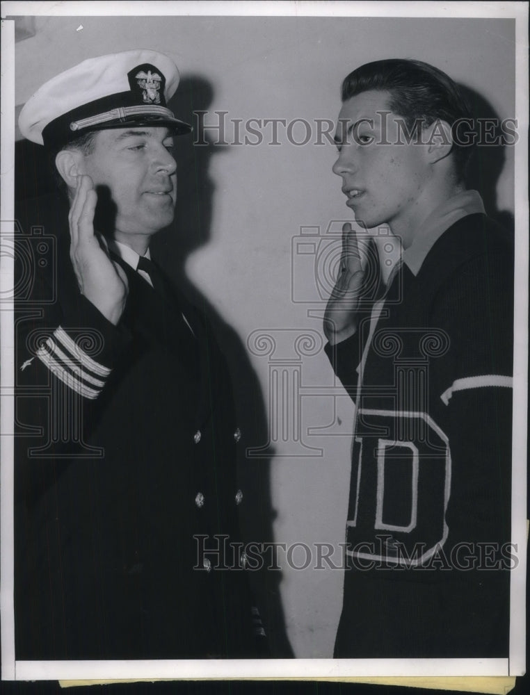 Load image into Gallery viewer, 1941 Press Photo La, Calif. Edgar Young sworn into Navy by Lt Com Geo Howe
