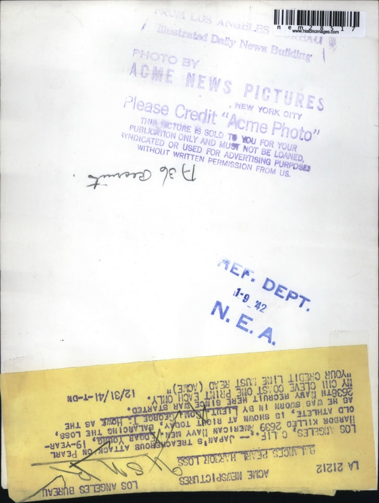 1941 Press Photo La, Calif. Edgar Young sworn into Navy by Lt Com Geo Howe