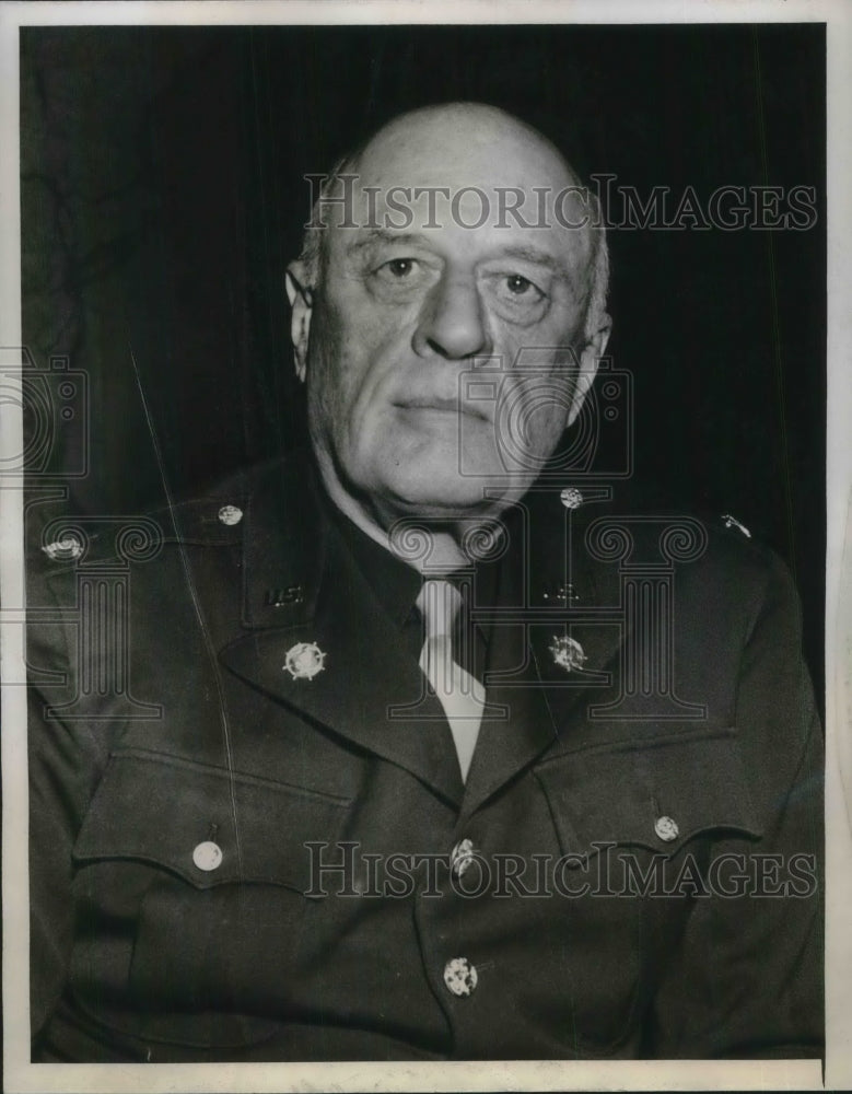 1943 Press Photo NYC, Colonel Frederick E Williamson at his desk