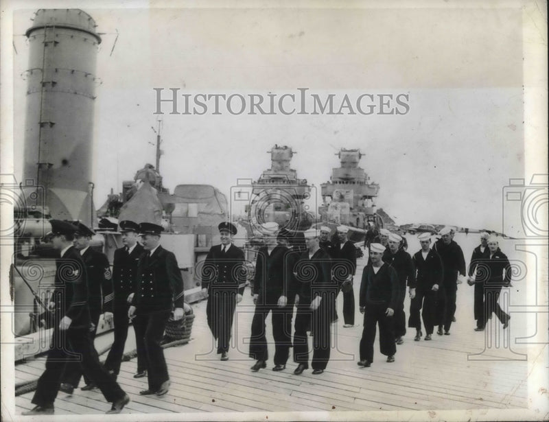 Load image into Gallery viewer, 1942 Press Photo N Ireland, Crew of US destroyer board ship at port
