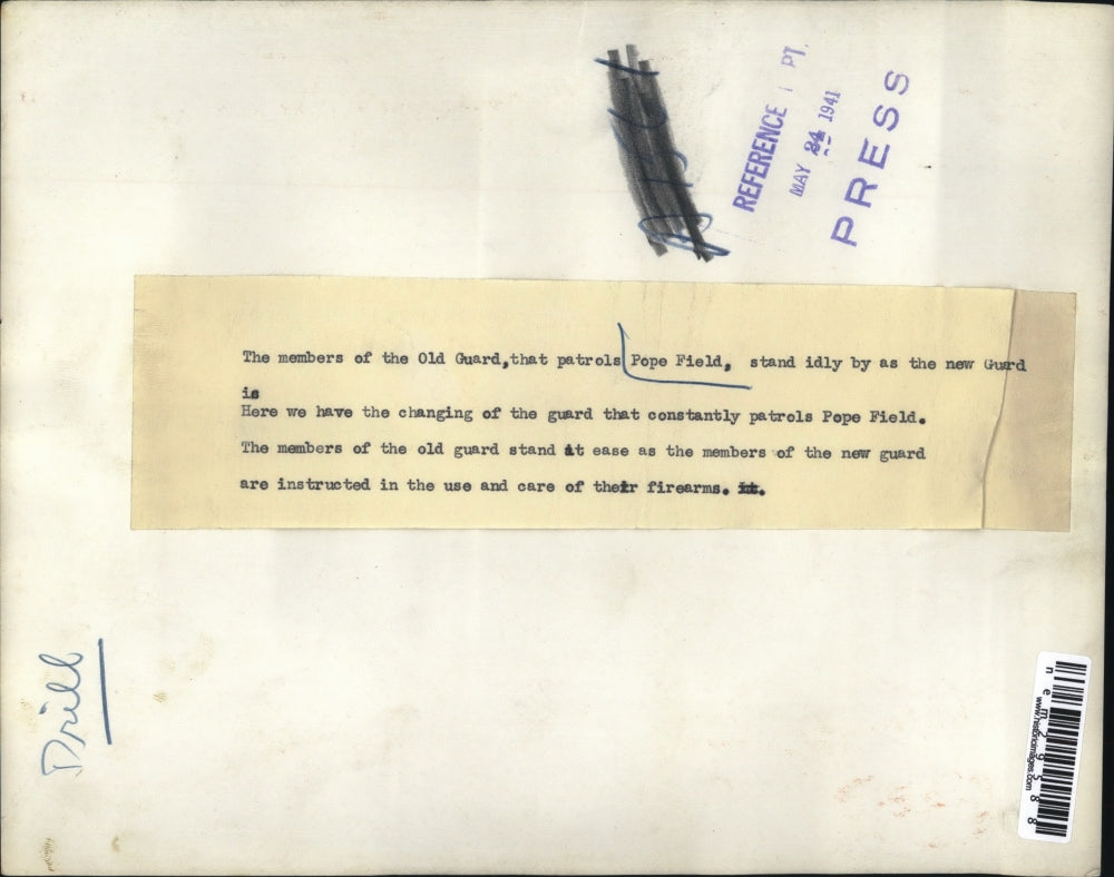 1941 Press Photo Old Guard patrol at Pope Field & new guard