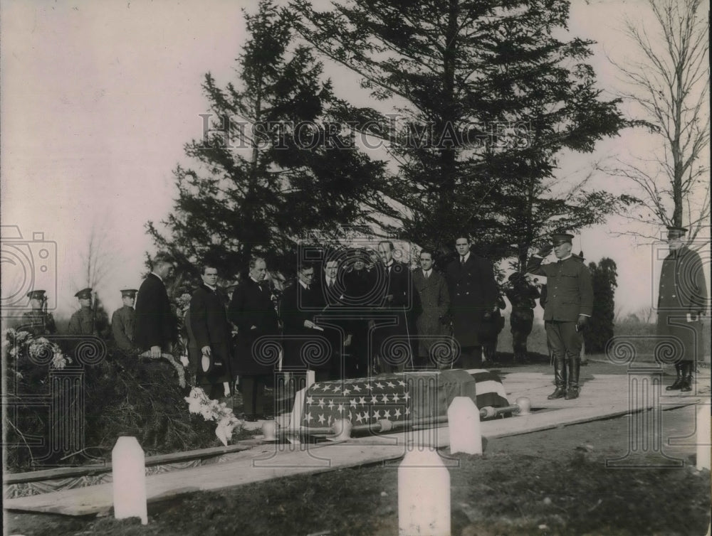 1920 Press Photo Burial of Pvt. Viarato Claudio de Mello at Arlington Cemetery.