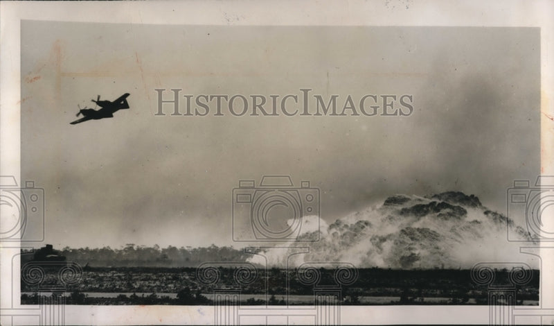 Load image into Gallery viewer, 1947 Press Photo Ft Walton, Fla, P-82 bomber at practice at Eglin Field

