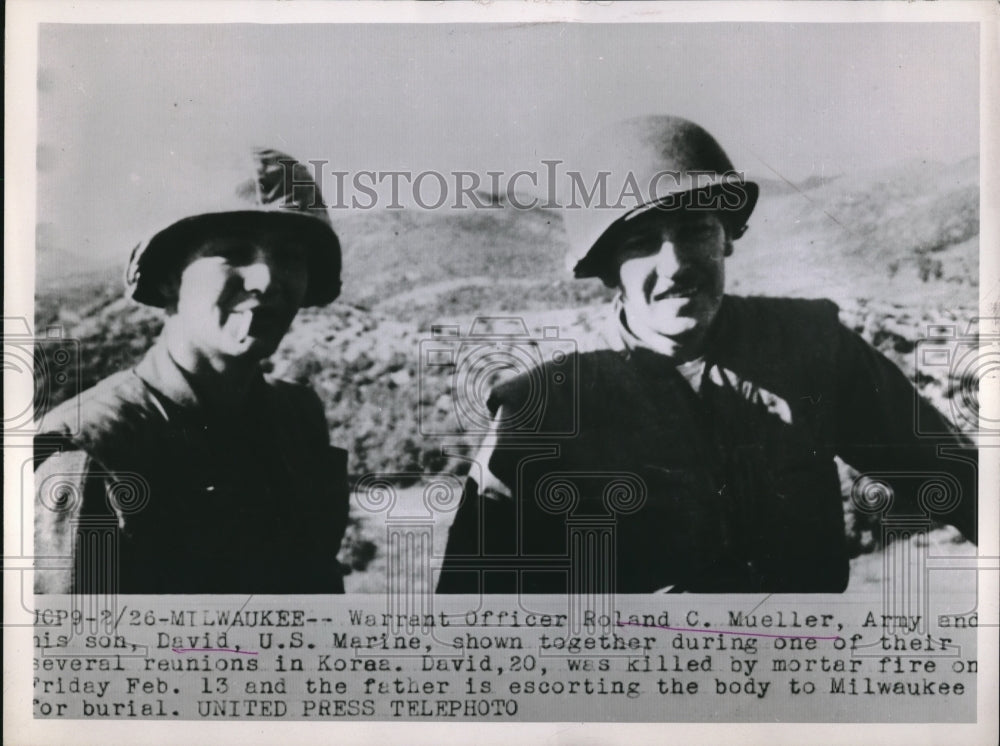 1953 Press Photo Korea ,Warrant Off, RC Mueller & Marine son David - nem31090