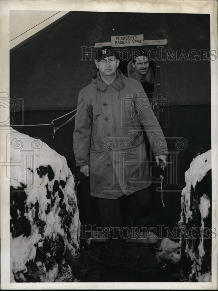 1943 Press Photo Lt WJ Decker, Squadron leader Lt GR Pearson at Amchitka