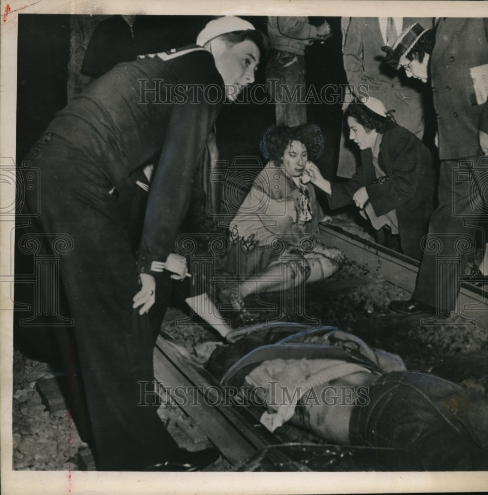 1952 Press Photo Mrs Catherine Giordano & husband injured at Boston car crash