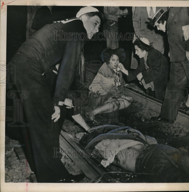 Load image into Gallery viewer, 1952 Press Photo Mrs Catherine Giordano &amp; husband injured at Boston car crash
