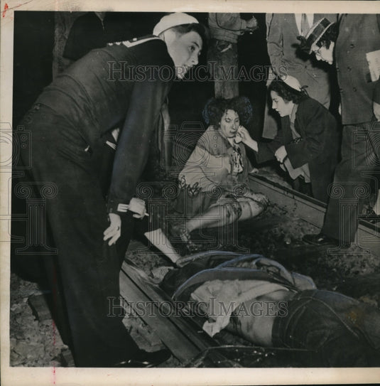 1952 Press Photo Mrs Catherine Giordano & husband injured at Boston car crash