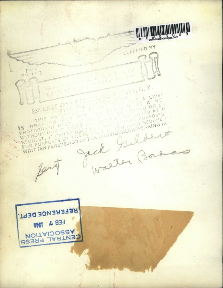 1944 Press Photo Sgt Jack Gilbert & Walter Bordas in a jungle