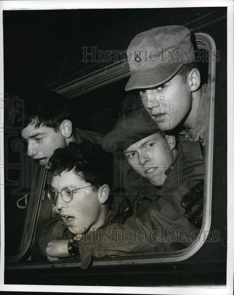 1970 Press Photo Ft Dix soldiers arrive in NY to man Post Office due to strike- Historic Images