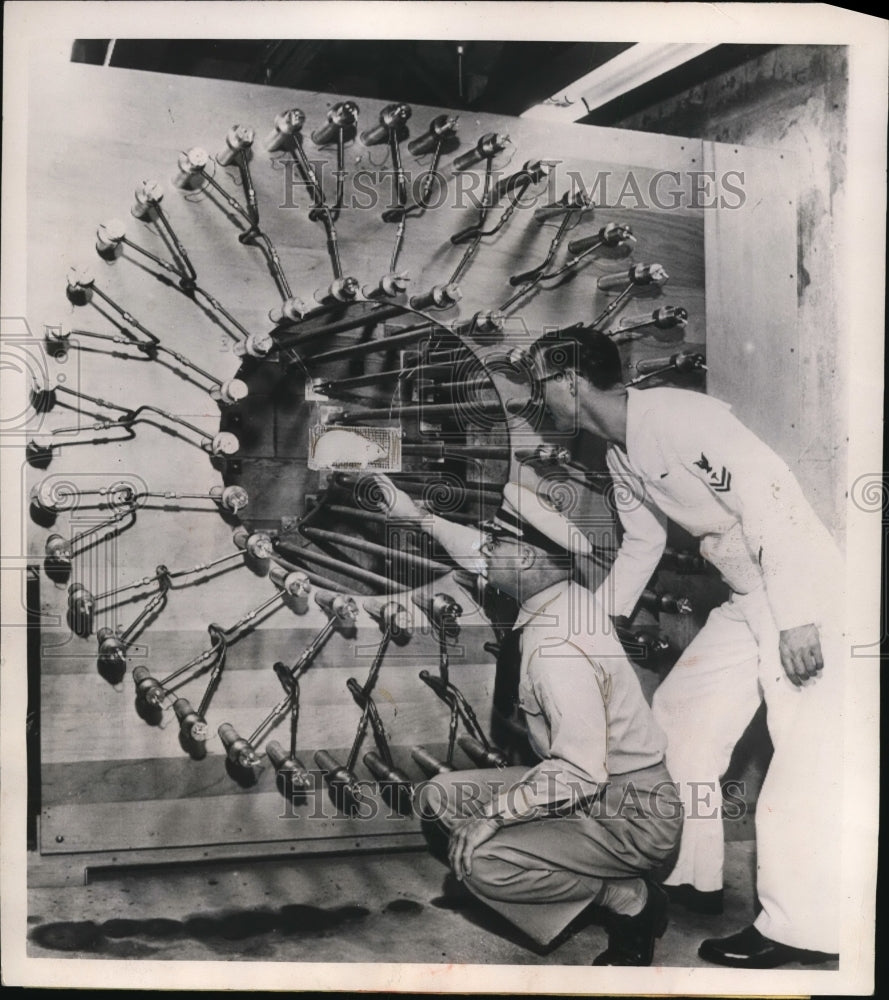 1952 Press Photo Captain RH Drager, Hospitalman 2/c NJ Marbois at Bethesda Md
