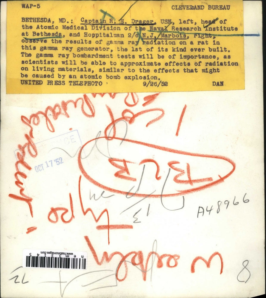 1952 Press Photo Captain RH Drager, Hospitalman 2/c NJ Marbois at Bethesda Md