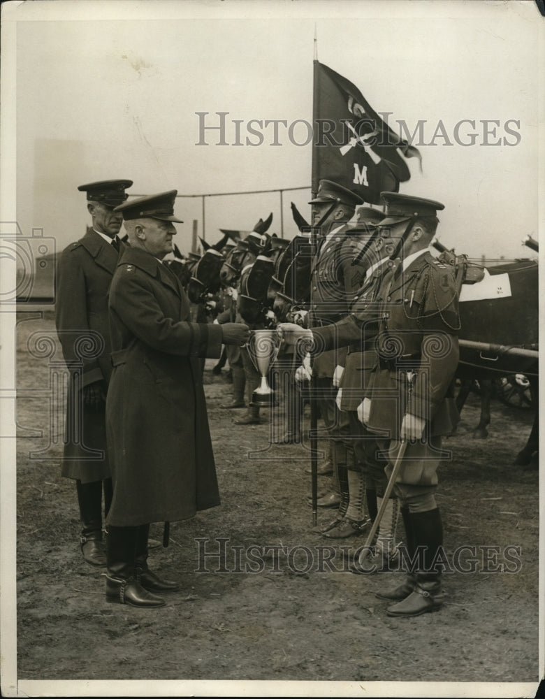 1930 Press Photo Maj General Briant Walls, Captain Samuel Metcalfe in NY- Historic Images