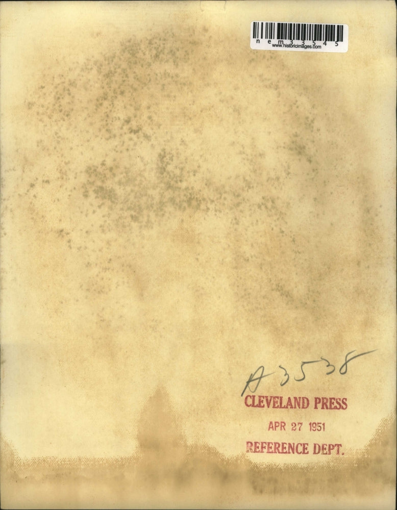 1951 Press Photo General Douglas MacArthur & wife at Midway Airport Chicago