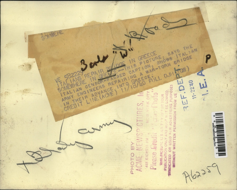 1940 Press Photo Italian Engineers Repair War-Torn Bridge in Greece - nem34161