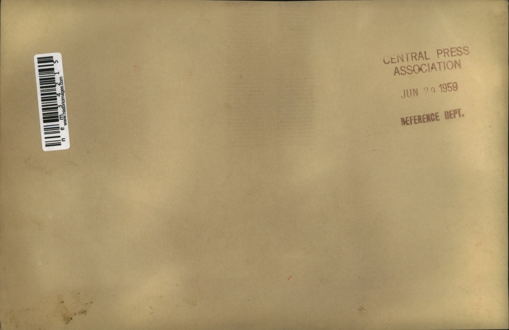 1959 Press Photo Queen Elizabeth with Unidentified Others - nem34215