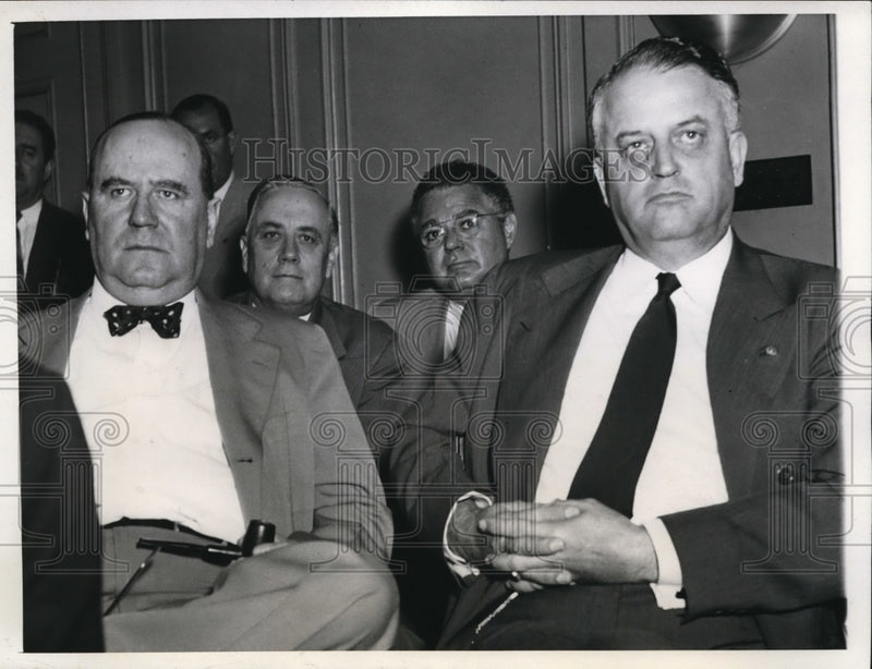 Load image into Gallery viewer, 1943 Press Photo Chicago, Illinois Midwest Senators Meet on Gasoline Curtailment
