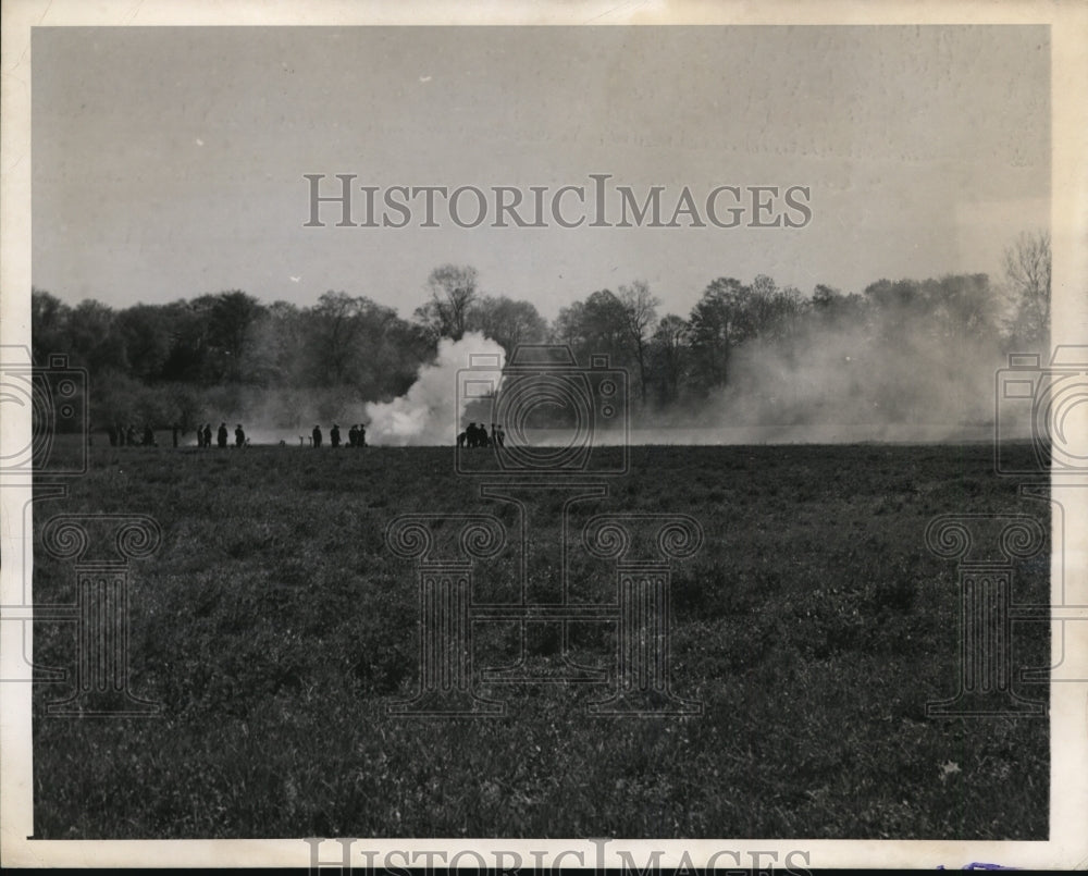 1945 Press Photo Hyde Park, NY President Roosevelt Funeral Procession Gun Salute