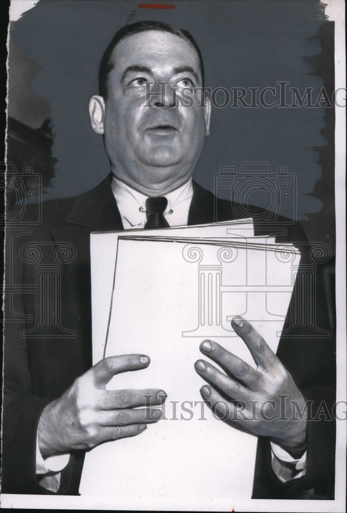 Load image into Gallery viewer, 1956 Press Photo Sen TC Hennings Jr Chair of Senate Elections commission resigns
