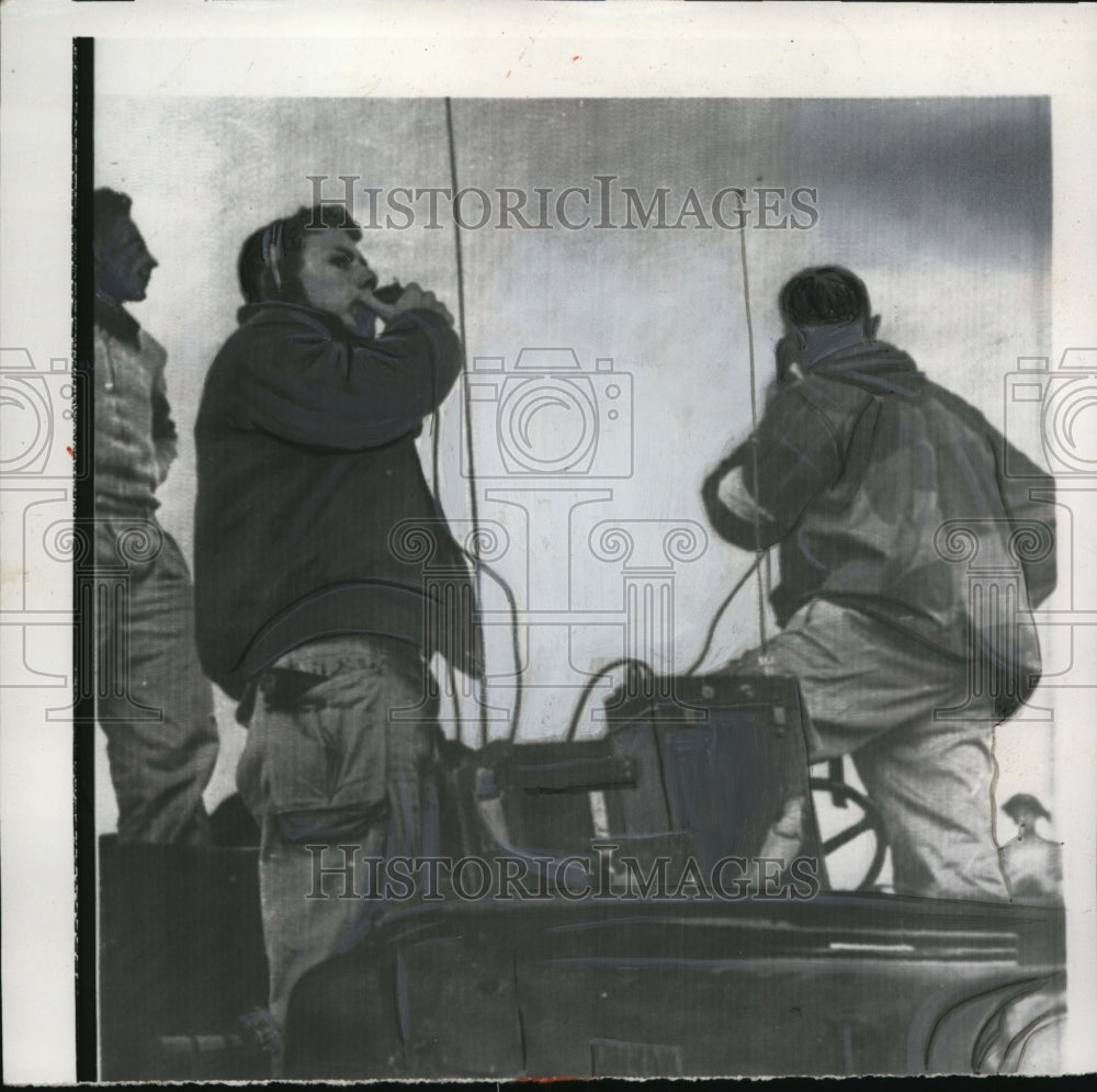 1956 Press Photo Israeli Radio Operators in Tel-Aviv during Egyptian Advance
